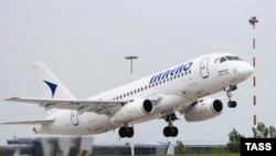 Самолет Sukhoi Superjet 100 авиакомпании "ИрАэро" во время споттинга в международном аэропорту Владивостока. Россия, 30 мая 2022 года