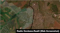 Линия фронта в Бахмуте по данным deepstatemap.live по состоянию на 18.04.2023. Черной линией выделена железная дорога.