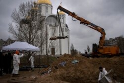 Эксгумация тел погибших в Буче