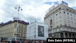 Xorvatiya. II Dünya Müharibəsi vaxtı öldürülmüş yazıçıların nəhəng fotolarını Zagreb şəhərində Dotrscina muzeyinin ətrafına asıb