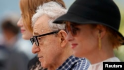 Rejissor Woody Allen və Emma Stone Kann film festivalında.