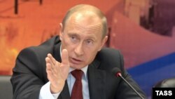 Рассудит ли Владимир Путин переругавшихся однопартийцев?