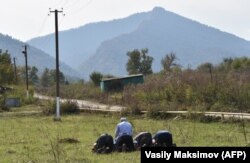 Молитва жителей ингушского селения Даттых на границе с Чечней