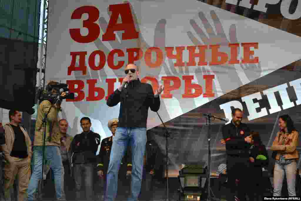 Сергей Удальцов на трибуне митинга. Москва, 15.09.12