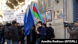 Bakıdakı İran səfirliyi qarşısında etiraz aksiyası