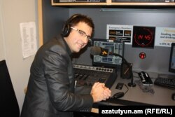 Sietse Bakker Azadlıq Radiosunun Praqa studiyasında, 21 oktyabr 2011