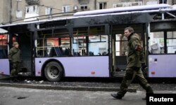 Ukrayna - Donsetskdə atəş altına düşmüş trolleybus, 22 yanvar