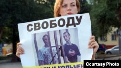 A lone protester in Rostov vowing for acquital of Oleg Sentsov and Alexander Kolchenko 