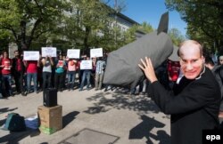 Акция протеста против войны в Сирии у посольства России в Берлине, 2016 год