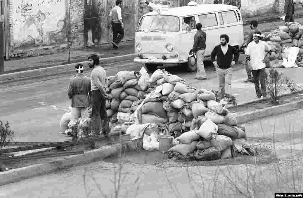 10 fevral 1979-cu il. Tehranda küçə toqquşmaları davam edir.&nbsp;