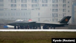 Китайский истребитель-невидимка J-20, принятый на вооружение в 2017 году