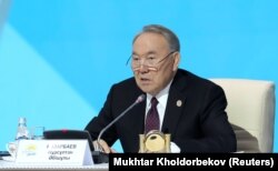 Нұрсұлтан Назарбаев "Нұр Отан" партиясының съезінде сөйлеп отыр. Астана, 27 ақпан 2019 жыл.