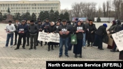 Родители убитых силовиками подростков и их родственники требуют наказания виновных 