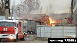 Пожар в Керчи на мебельном складе, архивное фото