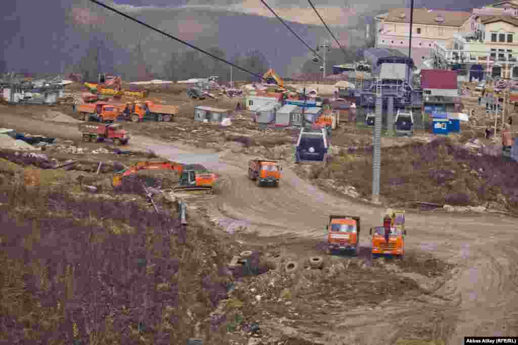 Türkiyədən olan fəhlər deyir ki, keçən ay da Türkiyənin Trabzon şəhərindən bir fəhlə iş zamanı hündürlükdən yıxılaraq vəfat etdi. Hadisədən sonra rəsmi tərəflər yüngül xərclərlə hadisəni ört-basdır etdilər.