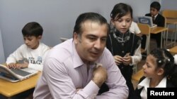 Prezident Mikheil Saakashvili birincilərlə ilk dərs günü, 15 sentyabr 2010