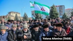 Участники митинга протеста в Магасе (архивное фото)