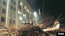 Russia -- Barricades near the White House in Moscow, 19Aug1991