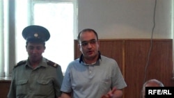 Azerbaijan -- Journalist Eynulla Fatullayev's trial in the Garadagh District Court, 02Jun2010 