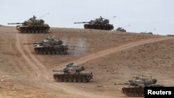 Türkiyə tankları Suriya ilə sərhəddə.